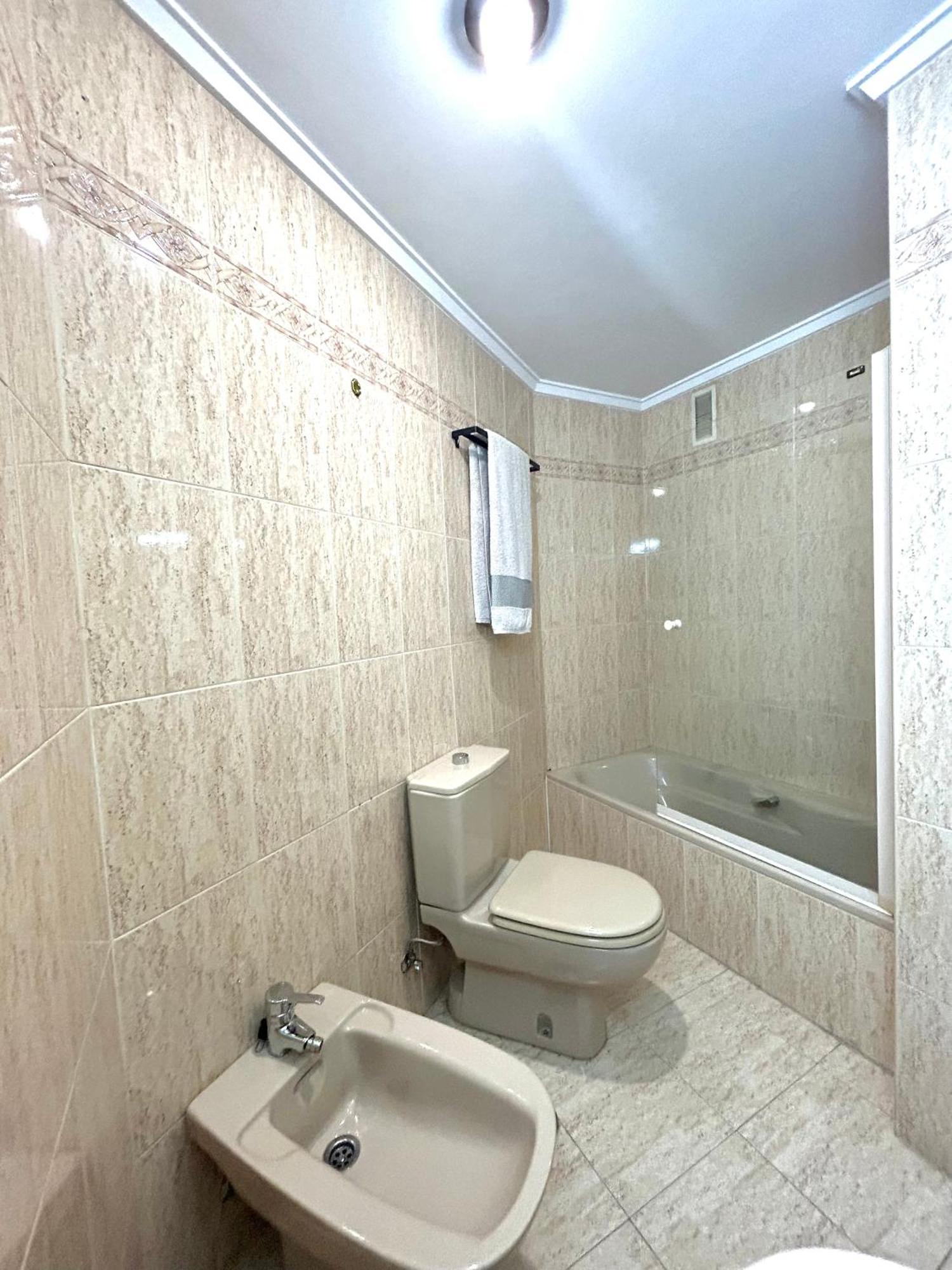 Apartamento El Pisin De Goya: Piso Luminoso Con Garaje A Pie Del Centro De Oviedo. Oviedo